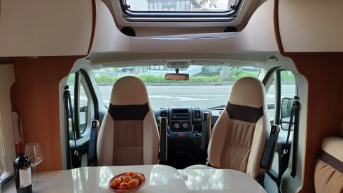 Golden Dream – Luxurious, bright, spacious, 4 pp Burstner camper