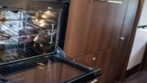 Luca – Luca – Motorhome – Sleeps 6 – Travels 6 (Dublin)