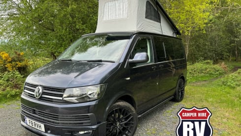 Betty – VW Campervan 4 Berth - Great looking van, cosy living space