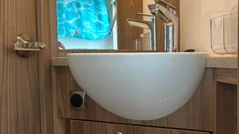 Hamish – Hamish – Camping-car confortable et moderne 4 places situé à St Andrews, en Écosse