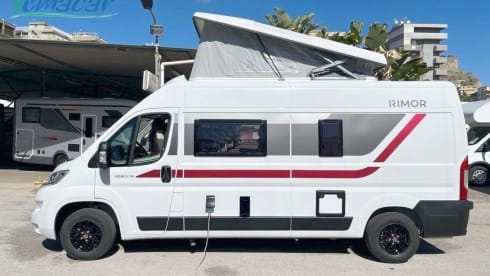 Peripericampers – Horus the van that makes you happy..