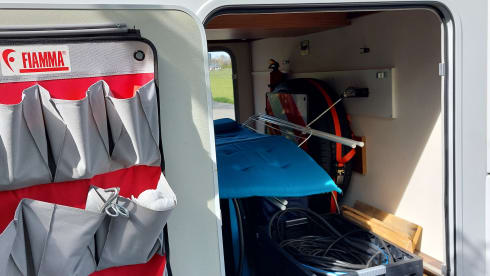 SONRISA – Mettiti in viaggio con 'Sonrisa': il nostro colorato Knauscamper 2p (automatico)!)!