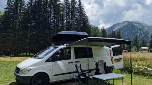 Danny de Vito – 2 berth Mercedes Vito Campervan 