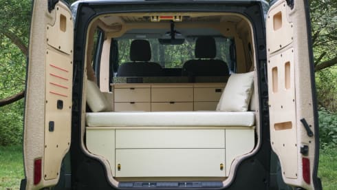 Outbeing  – Camping-car 2 places, autre modèle à partir de 2026