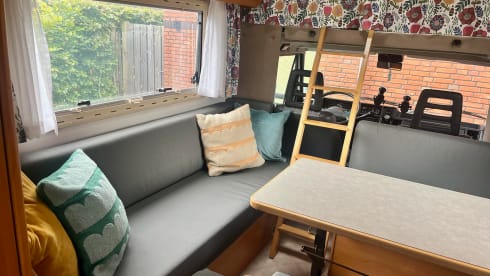 Freeda – Cozy 6 person retro camper FIAT 290