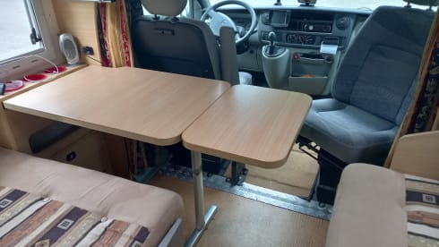 on tour – 4p Renault semi-integrated from 2006