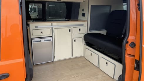 Van Tropez – New Conversion! Automatic VW Transporter w/5 seats