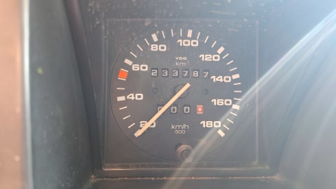 Humpie – 4p Volkswagen campervan from 1987