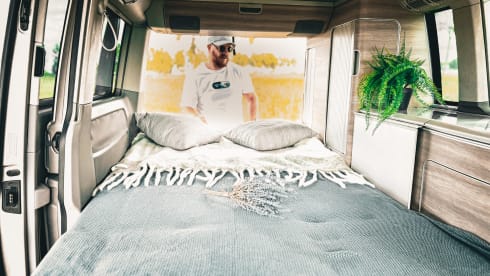 Django – 4p Volkswagen campervan uit 2018