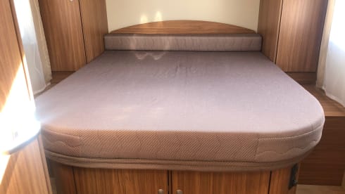 Bennie – Fiat Ducato Carado T449 with queen bed