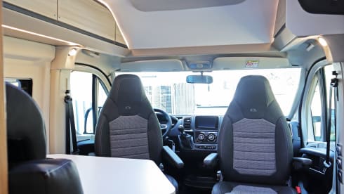 Adria Twin Plus 640 SLB model 2022 AIRCO LIVING AREA