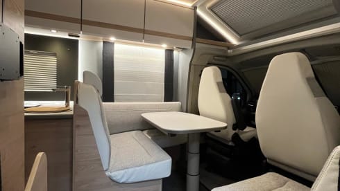 Zorgeloos op reis in een 3p Dethleffs 2025–fietsen veilig opgeborgen!