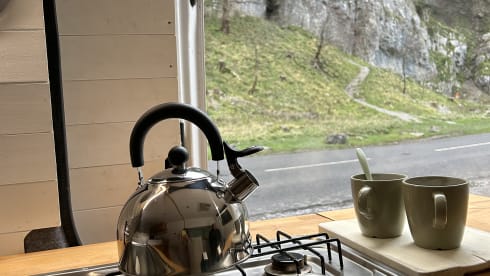 Peach – Cosy Mercedes Sprinter Campervan 