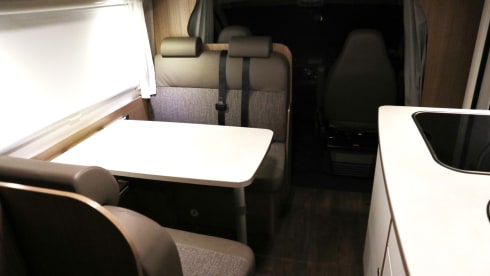 Carado 464 – Rent mobile home Carado 464 with 6 sleeping places