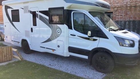 Ruime en gezellige Ford Chausson tot 5 personen 