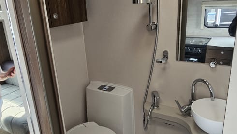 Compass – Stunning 6 berth 6 belt