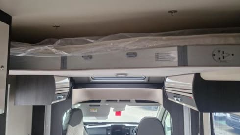 Holly – 2025 Roller Team Zener 696- 5 berth 