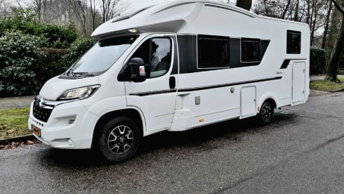 Camper 5 persoons, lengtebedden, airco, fietsendrager. – Wohnmobil 