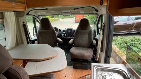 Bus camper PÖSSL, 2 length beds, 2 seats