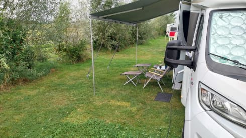 Camper FIER – Spacious 2/3 person Camper (Carado T447) from 2018 with standing height 2.08m