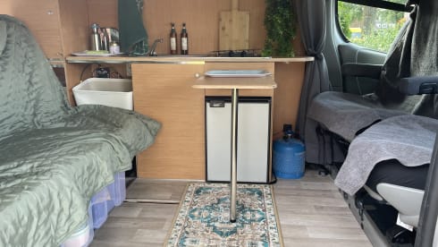 2p Renault campervan uit 2004