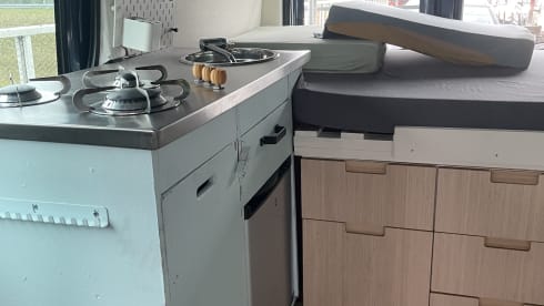 De blauwe bus – Ford Transit Wohnmobil aus dem Jahr 2005