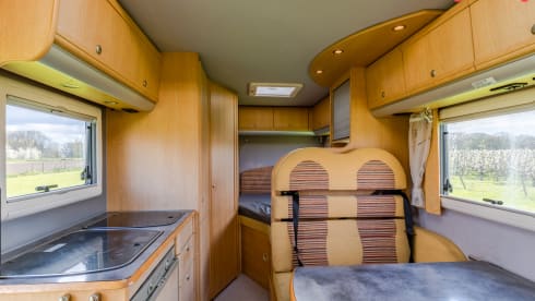 Mercedes Karmann Ontario - practical family camper