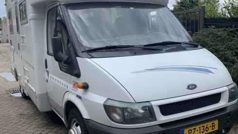 “Star” – Compact semi-integrated motorhome