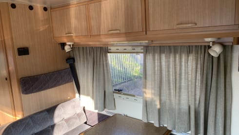 Spacious, neat 1980s family camper (Last 2 weeks of summer '25 discount!)