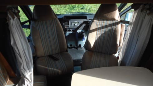 EASY 9 MOTORHOME HIRE JUST TURN UP AND GO