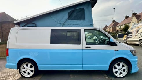Road surfer – 4 berth Volkswagen campervan from 2017