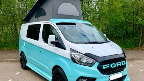 Campervan Ford a 4 posti letto del 2021