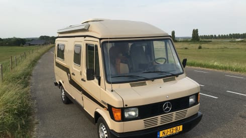 Sjaak  – 2p Mercedes-Benz bus oldtimer from 1979