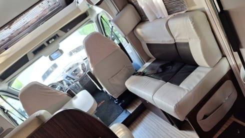 LOVE-67  – 5p Ford semi-integrated uit 2018