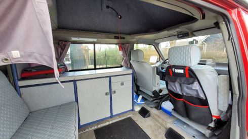 Pepper – 4p off-grid Volkswagen t4 Westfalia California 1991 extra spacious