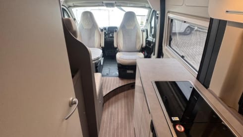 Hymer bus camper with WiFi, solar panel and length beds (2022)