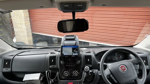 Rewind – Escapade familiale de luxe : camping-car moderne à 6 couchettes prêt pour l'aventure !