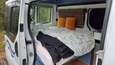 Compact bus camper with access to any city (Euro 5)
