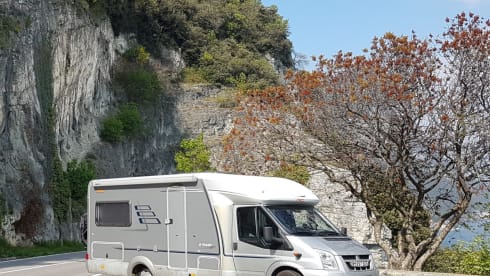 Camper – Camping-car Hymer, 2 personnes, tout équipé
