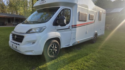 Luxe Fiat LCM semi-integrated Camper