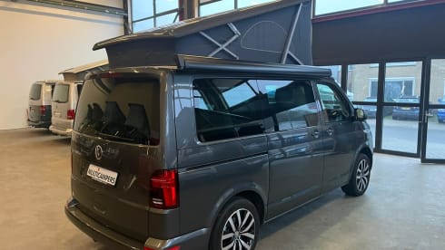 Grijze VW California – Brand new VW California T6 Camperbus from 2021. Possibly with motor trailer.