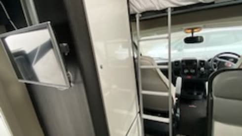 Zefiro Lux – Roller Team 6 berth family motorhome