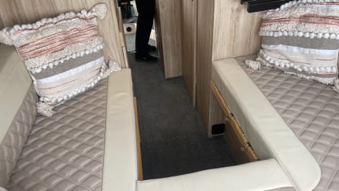 Benson – Ford Campervan mit 4 Schlafplätzen ab 2021