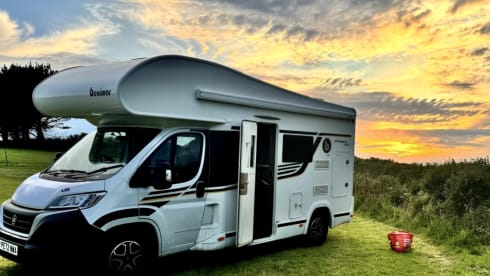 Beni – 6 Berth / 6 Seatbelt Benimar Primero 313