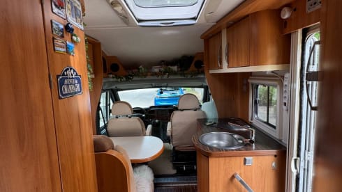 2p Hymer T672CL semi-integrated from 2009