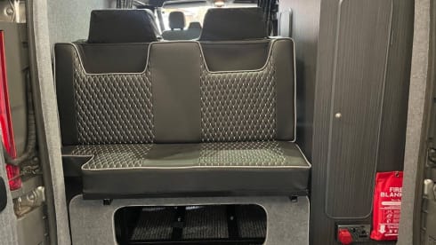 Bessy – Hochdach-Renault-Wohnmobil mit 3 Schlafplätzen