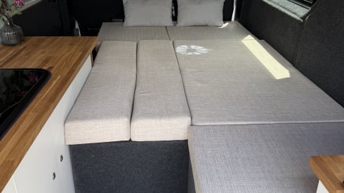 TZM – Campervan Vauxhall Vvaro a 2 posti letto, passo lungo, dal 2026