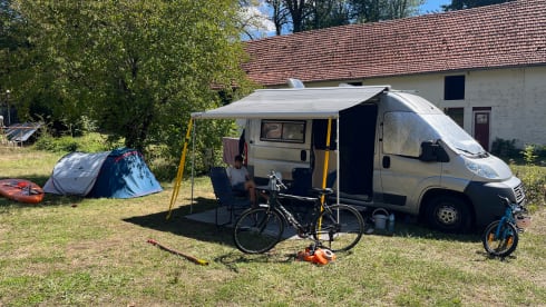 De bus – Fiat Ducato Professional self-build Bus camper