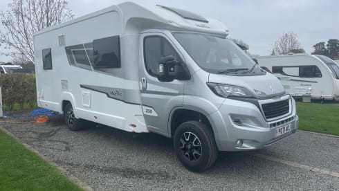 Queenie – Eldiss Majestic 250 - luxury 4 berth with extras 