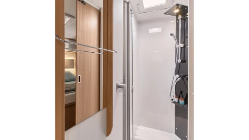 Kerdy – Our Carado T 549 would like to show you the world